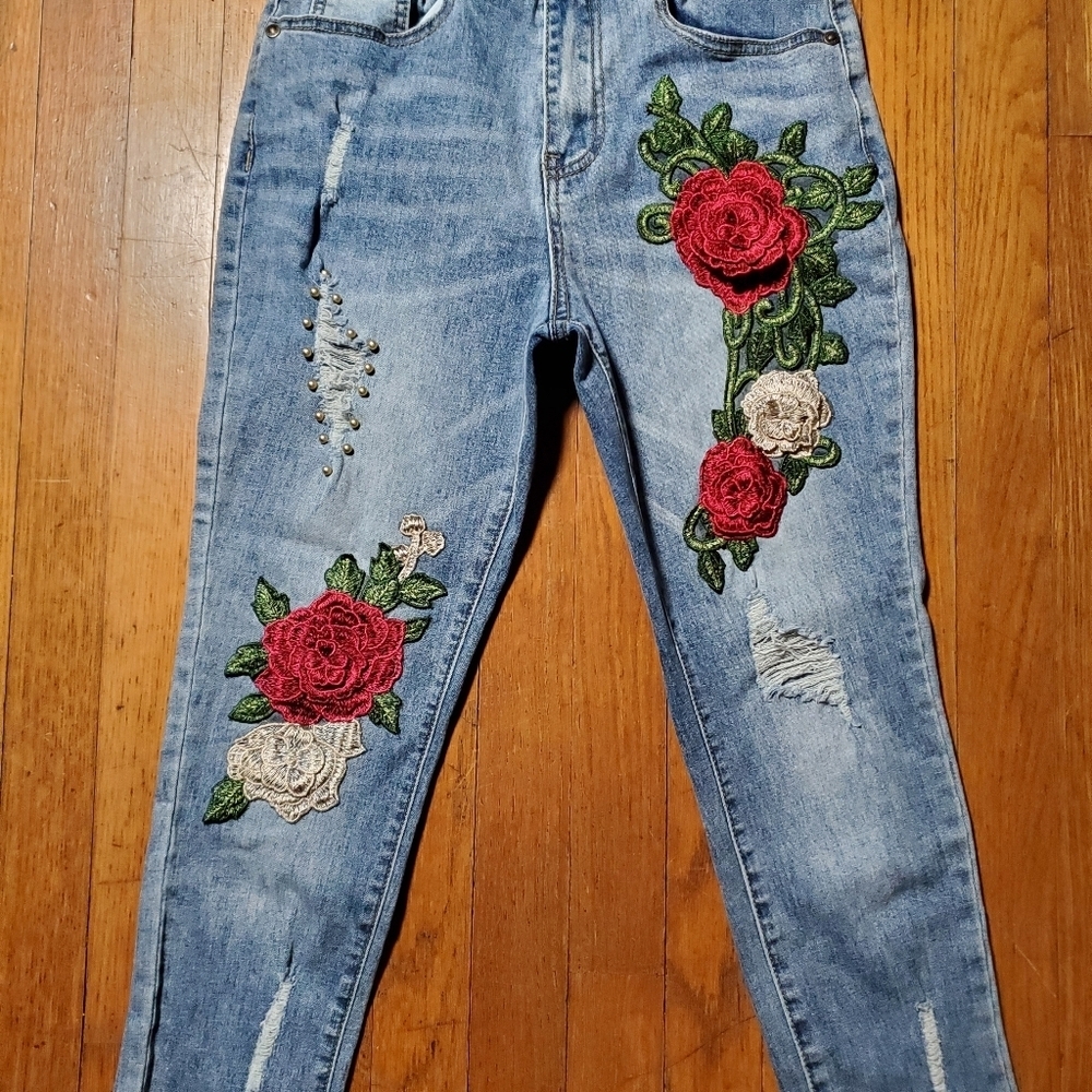 Embroidered Floral Skinny Jeans - Picture 9 of 14